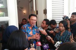 Soal Blokir Taksi Online,...