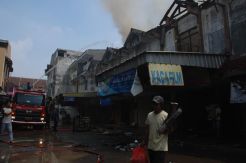 Si Jago Merah Mengamuk, 4 Pekerja Menderita Luka Bakar