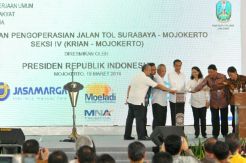 Jokowi Resmikan Tol Surabaya-Mojokerto Seksi IV