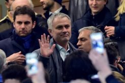 Jelang Derby Manchester, Mourinho Disebut Resmi Depak Van Gaal