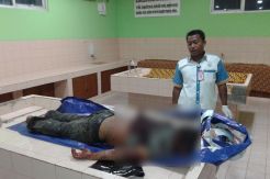 Warga Temukan Mayat dengan Pisau Masih Menempel di Punggung
