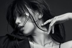 Suzy Bae Tampil Sensual...