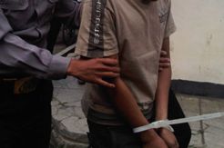 Peras Lima Bocah SMP,...