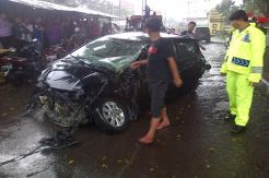 Kereta Batu Bara Tabrak Yaris, Sopir Kritis
