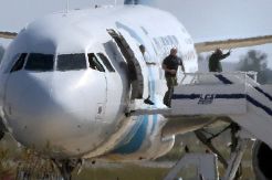 Pembajak Pesawat EgyptAir Serahkan Diri