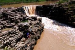 Menikmati Air Terjun Ala Niagara di Kedung Grujuk Sragen