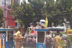 Desak Ahok Ditangkap, GMJ Datangi Gedung DPRD DKI