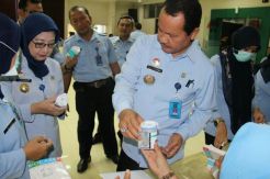 Ratusan Pegawai di Kanwil Kemenkumham DKI Dites Urine
