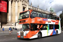 20 Bus City Tour di Paris Akan Dihiasi Pemandangan Alam Indonesia