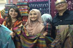 Mangga Dua Square Hadirkan Zona Busana Muslim Bernuansa Tenun