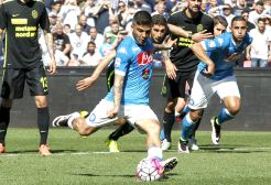 Napoli Benamkan Hellas Verona ke Dasar Klasemen Serie A