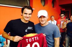 Federer Dukung Totti Untuk Terus Jadi Pemain