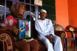 Ngaku Budayawan, Bupati Purwakarta Datangi Rumah Irma Bule di Karawang