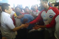 HT Beri Bantuan Nelayan Juwana Jaring Apung