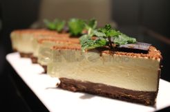 Menikmati Lembut dan Segarnya Cheese Cake di Crowne Plaza Bandung