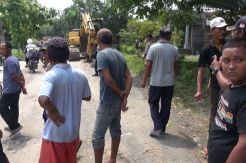 Tolak Penambangan, Warga Jombang Sandera Alat Berat