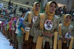 Pecahkan Rekor MURI, Belasan Kartini Kediri Pingsan
