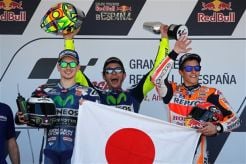 Pesan Lorenzo-Marquez Lewat Bendera Jepang di Podium Jerez