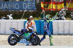 Kecanduan Menang, Rossi...