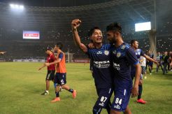 Spesialis Tarung Malam, Singo Edan Pasrah