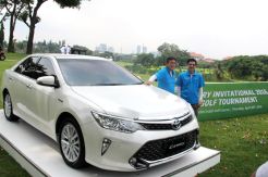 Para Pemilik Toyota Camry Berlomba di Turnamen Golf