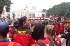 Tinggalkan Istana Negara, Buruh Mulai Menuju ke GBK