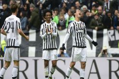 Simone Zaza Lengkapi Pesta Si Nyonya Tua