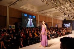 Priyo Oktaviano Hadirkan Koleksi Lurik Jawa di JFFF 2016
