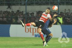 Arema Tak Goyah di Puncak Klasemen Meski Diimbangi MU