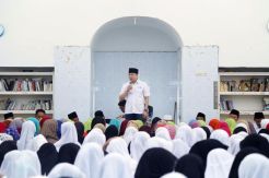HT Ajak Santri Bangun...