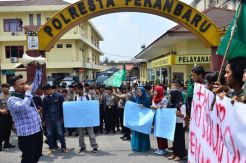 Puluhan Kader HMI Pekanbaru Tuntut Wakil Ketua KPK Mundur