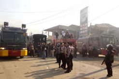 Dua Water Canon Dikerahkan untuk Bubarkan Aksi Warga Dadap