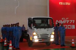 Isuzu Luncurkan Truk Elf NMR 71 dengan Fitur Modern