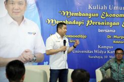 Beri Kuliah Umum di Uwika, HT Pacu Semangat Generasi Muda