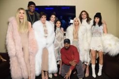 10 Fakta Menarik Kado Mewah Keluarga Kardashian-Jenner