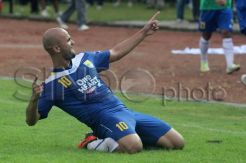Resmi: Selasa atau Rabu, Sergio van Dijk Tiba di Persib