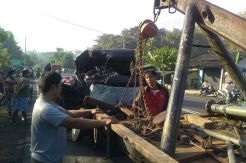 Pikap Tabrak Truk Bermuatan Semen, Dua Nyawa Melayang