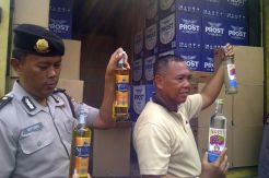 Polisi Amankan Ribuan Miras dari Tiga Gudang di Serang