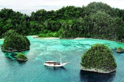 Teluk Triton.. From Paintings in Cliffs Until City on The Sea Floor