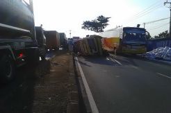 Truk Raskin Terguling, Jalur Pantura Subang Macet Hingga 3 KM