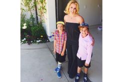 Britney Spears Liburan Mewah dengan Kedua Anaknya di Malibu