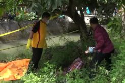 Pria Tanpa Identitas Tewas Membusuk di Pinggir Jalan