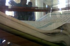 Pesona Alquran Raksasa di Masjid Raya Makassar