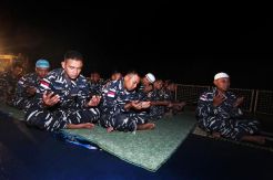 Salat Tarawih di Atas Kapal Perang KRI Diponegoro 365