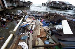 Gelombang Pasang, Warung dan Rumah di Garut Terendam