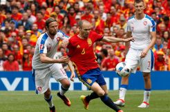 Del Bosque Minta Jangan Terlalu Elukan Iniesta