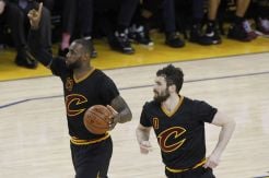 James-Irving Ngamuk, Cavs Tunda Pesta Juara Warriors