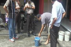 Mayat Bayi dalam Termos Es Gegerkan Warga