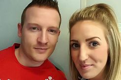 Romantis! Suporter Wales...