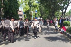 Usai Vonis Pembunuh Enno, Batu Beterbangan di PN Tangerang